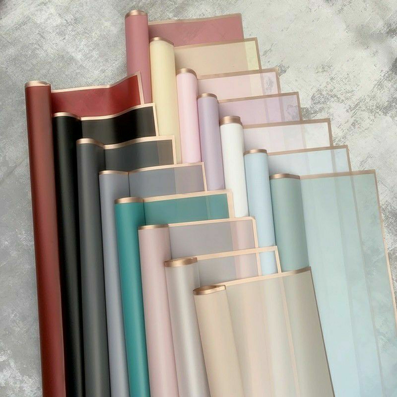 

Kertas Buket Cellophane Semi Transparan Gold Line 58 cm / Kertas Buket List Gold / Kertas Buket Bunga