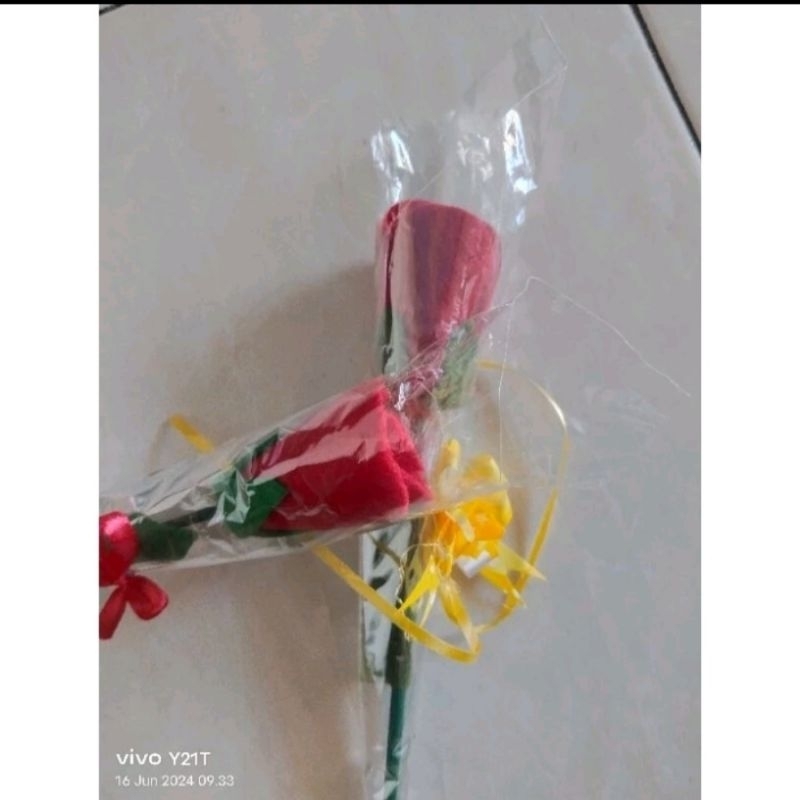 1 tangkai bunga mawar bahan flanel