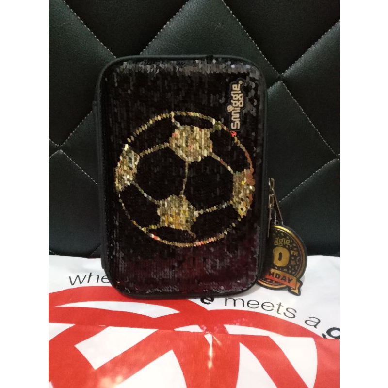 

Pencil case hardtop smiggle (defect)