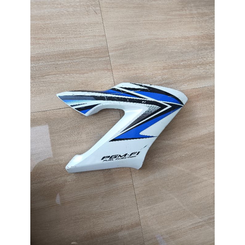 KUPINGAN TANGKI CB 150 R OLD ORIGINAL BAGIAN KANAN SAYAP TANGKI KUPINGAN TANGKI CB 150 R OLD ORI