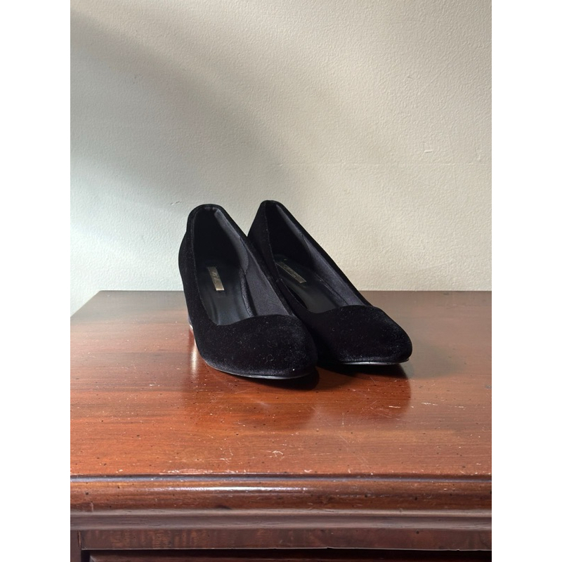 Preloved VNC Sandal Wanita Heels Black