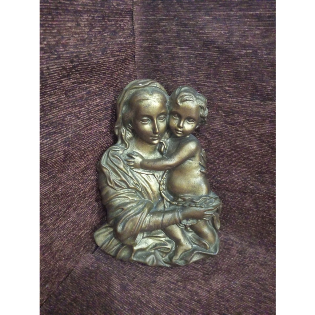Patung Bunda Maria dan Bayi Yesus. Pajangan dinding.