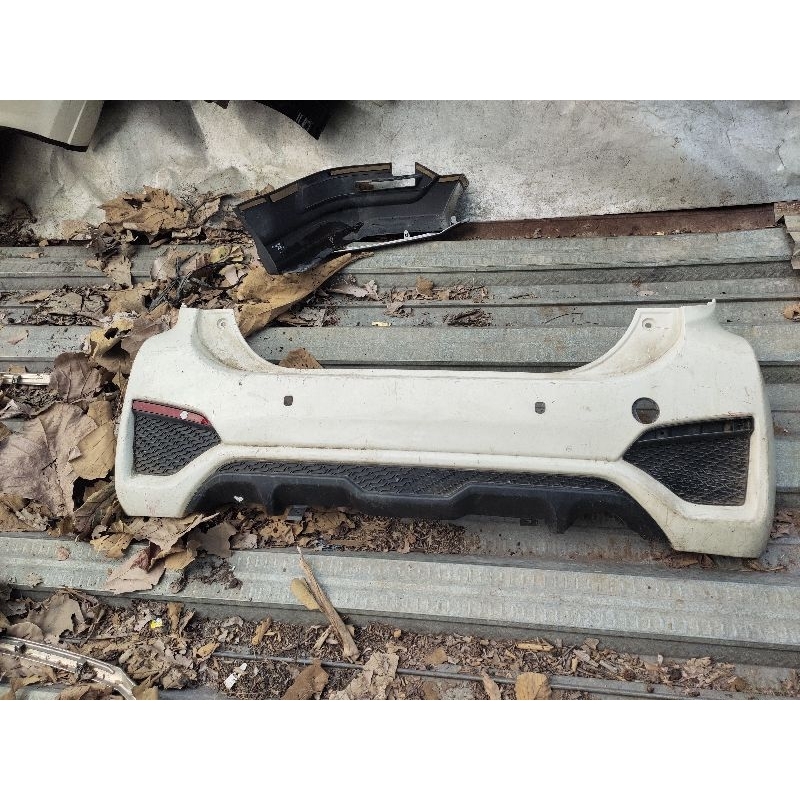 bemper belakang Daihatsu sirion 2015