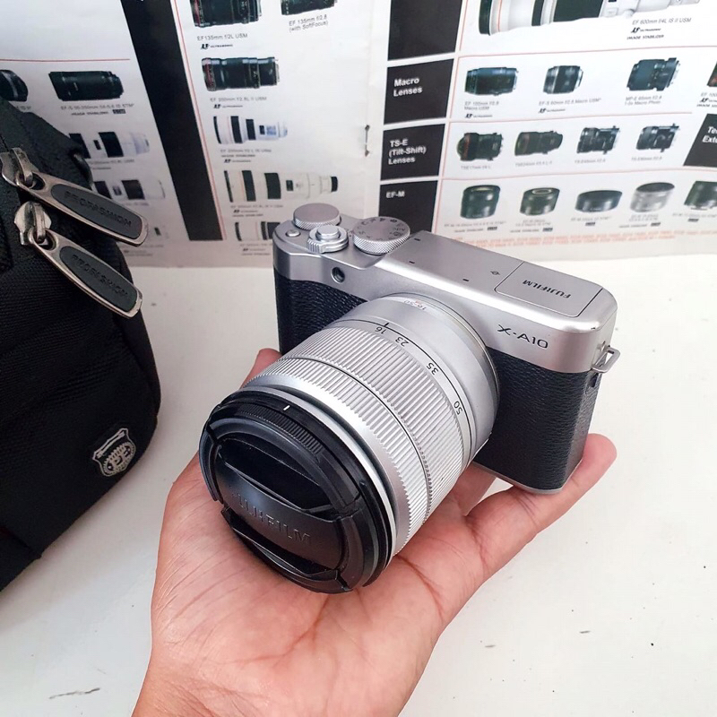 Mirrorless Fujifilm XA10