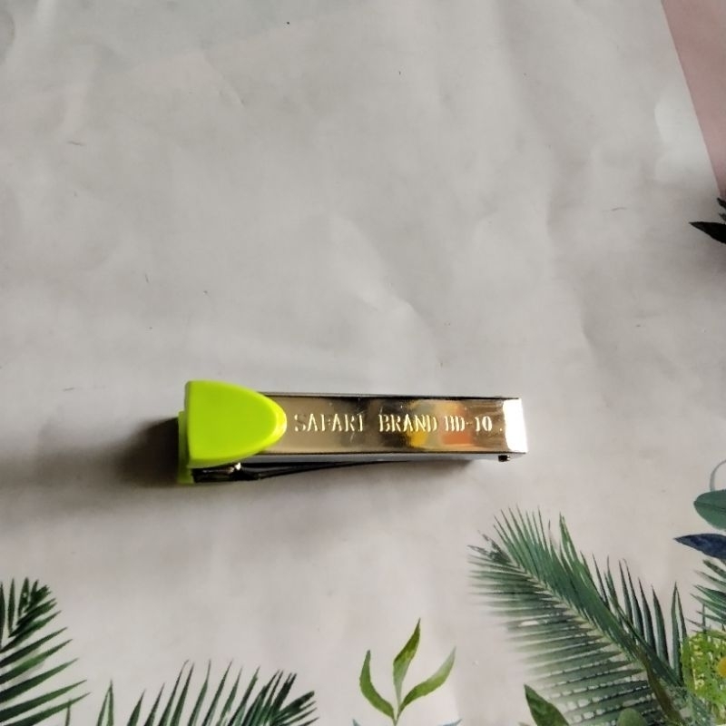 

Staples Standard Safari Brand