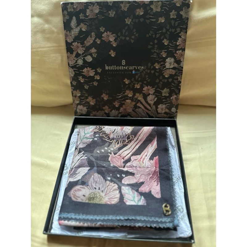 buttonscarves daisy series