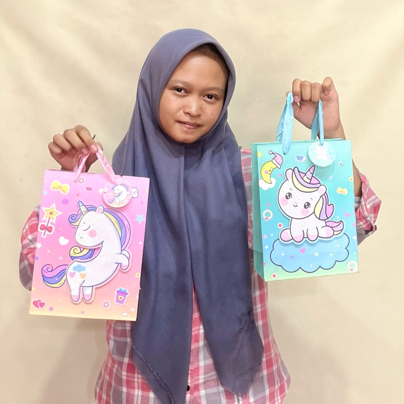 

Paper Bag premium unicorn gambar 3D Bingkisan Kado ukuran sedang paperbag tote bag goodiebag party kuy