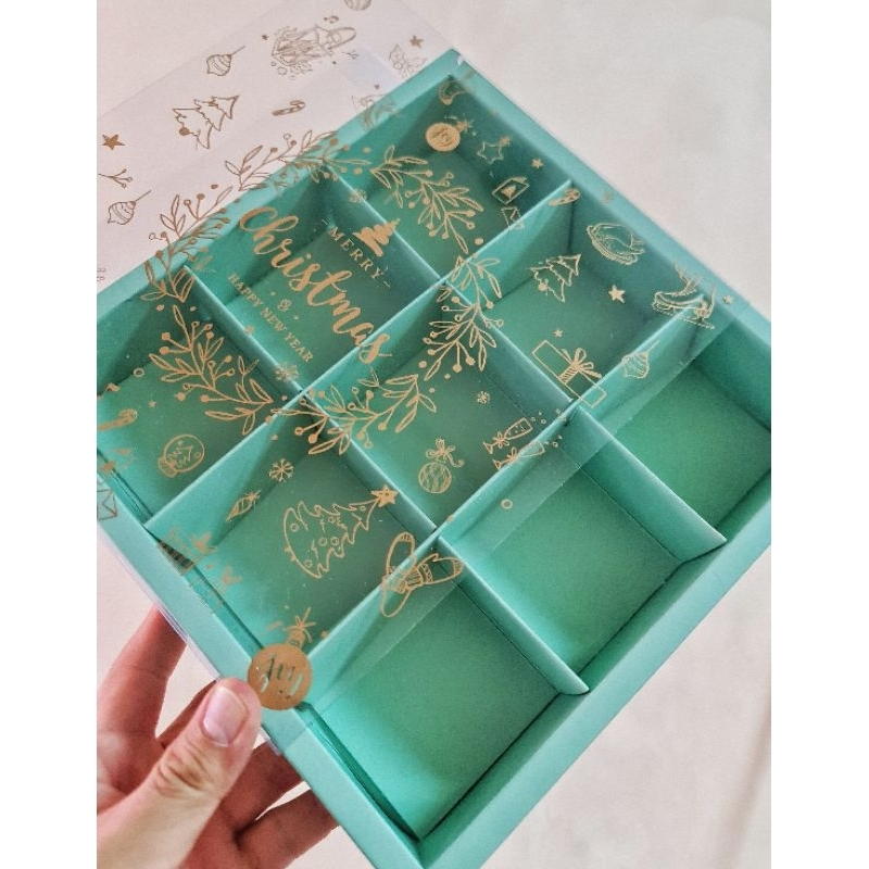 

5 pcs dus mika kemasan pie sekat isi 9 warna hijau muda ukuran 7x7cm christmas