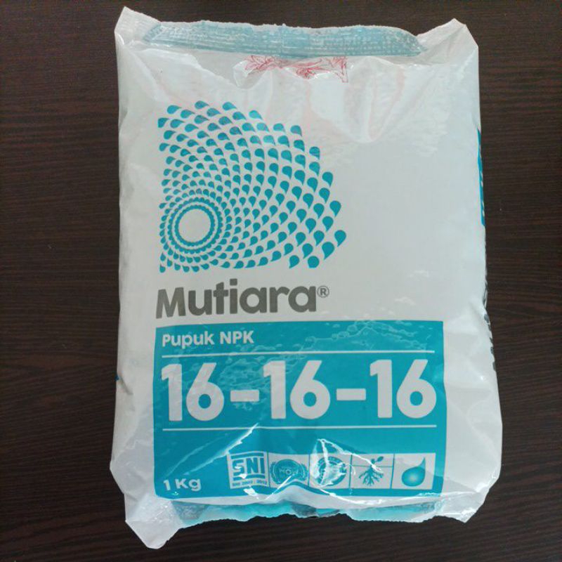 Mutiara Pupuk NPK (1Kg)