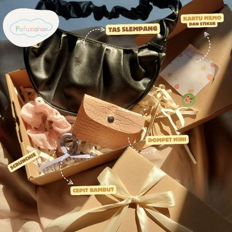 

Hampers Kado Ulang Tahun / Hampers Tas / Hampers Wanita / Hampers Murah