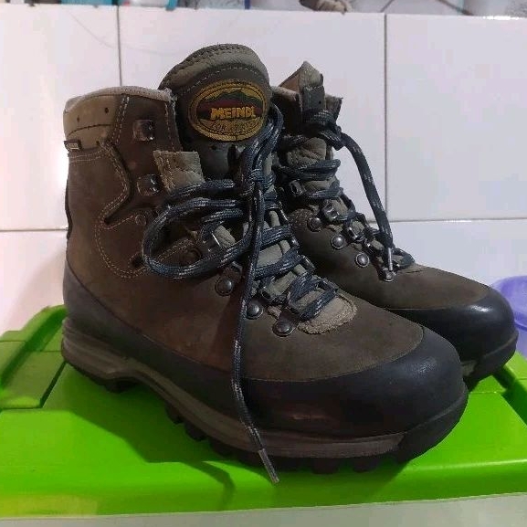 Sepatu MEINDL Size 38
