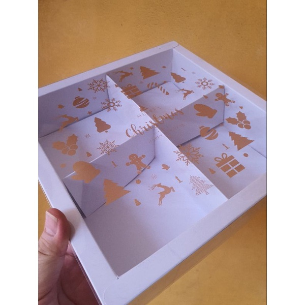 

5 pcs box mika kemasan kue pie sekat isi 4 ukuran 11x11cm warna putih natal