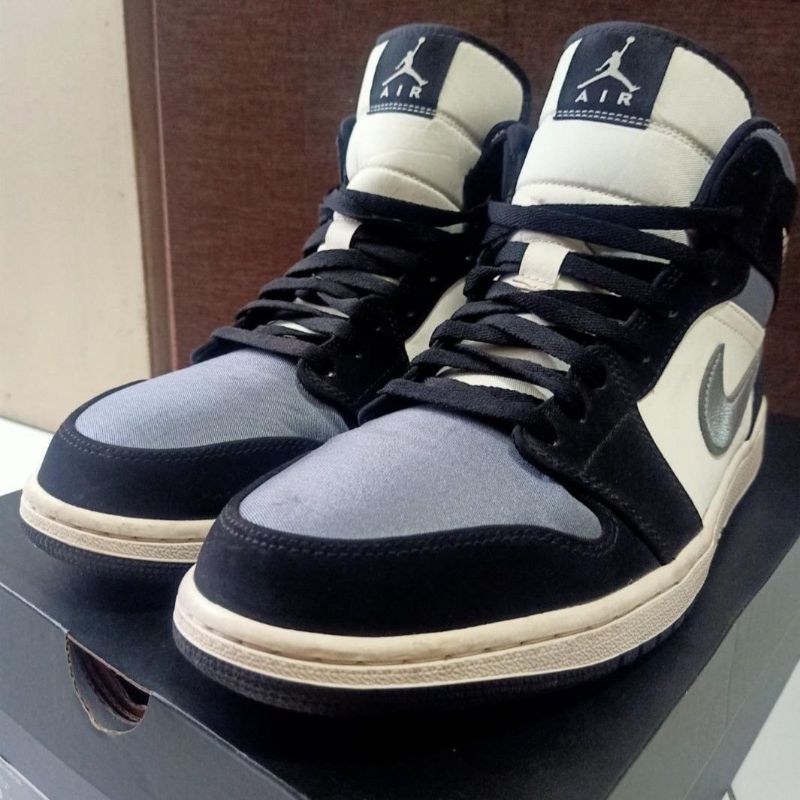 Nike Air Jordan 1 Mid satin grey size 46