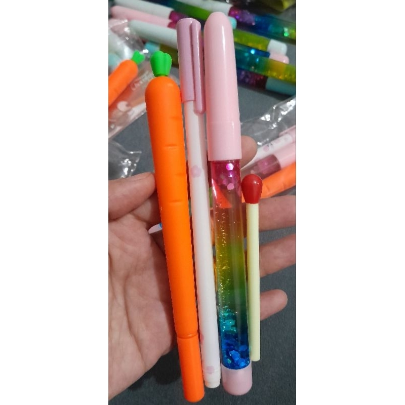 

Pulpen lucu 4 pcs 9.900 motif campur