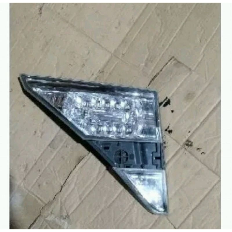 lampu bagasi vellfire 2010