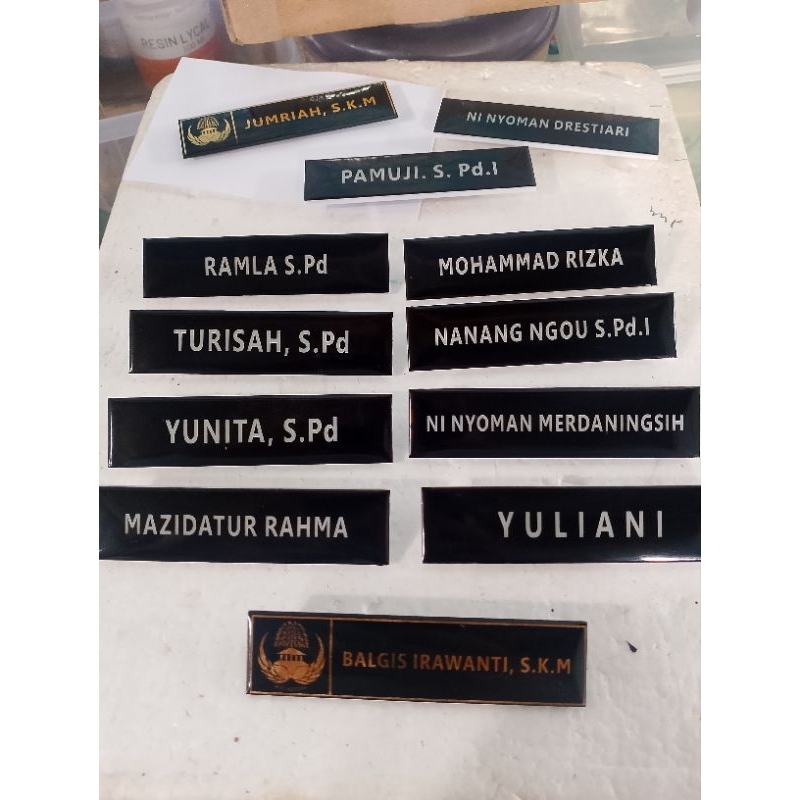 

Papan Nama Resin / Nametag Resin Timbul