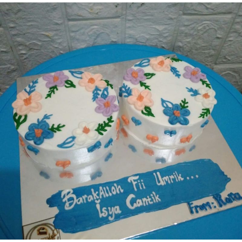 

Dabel bento cake 2 kue kecil dalam 1tatakan