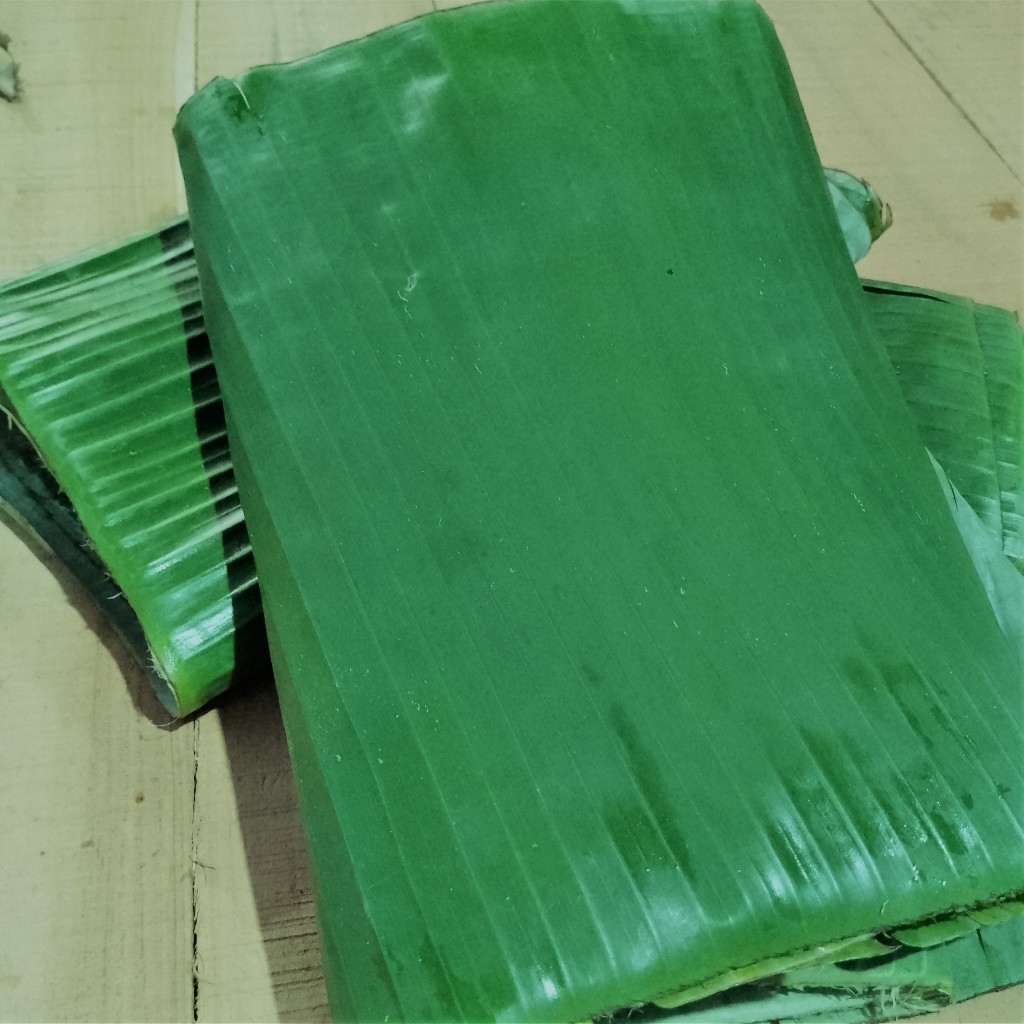 

daun pisang segar | daun pisang muda | daun pisang saji |daun pisang bungkus makanan1 lempit 250 gr