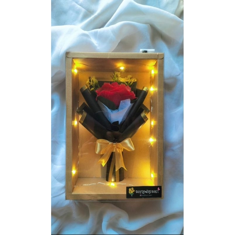 

GIFT BOX BUNGA/KADO WISUDA/KADO ULANGTAHUN/BUKET BUNGA