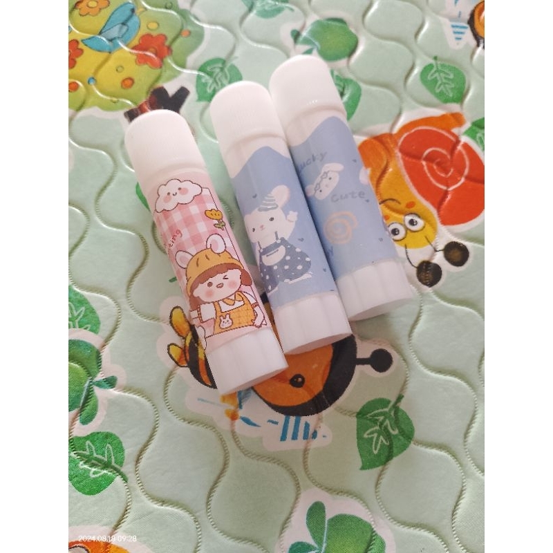 

lem kertas / glue stick