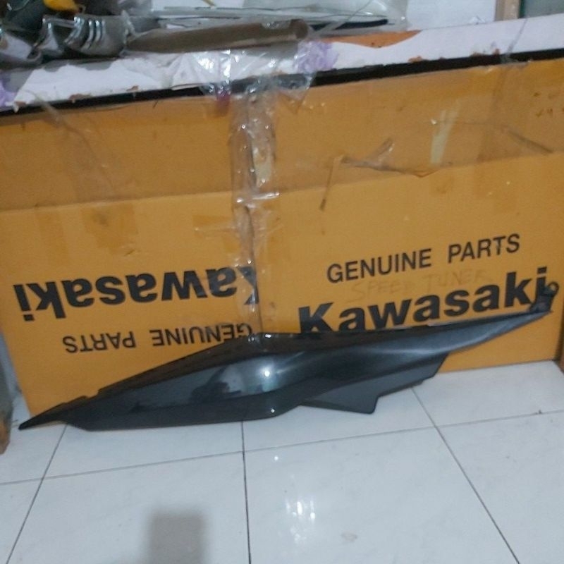 cover body kawasaki zx130 ABU-ABU BINTIK kanan (BARU/NEW)