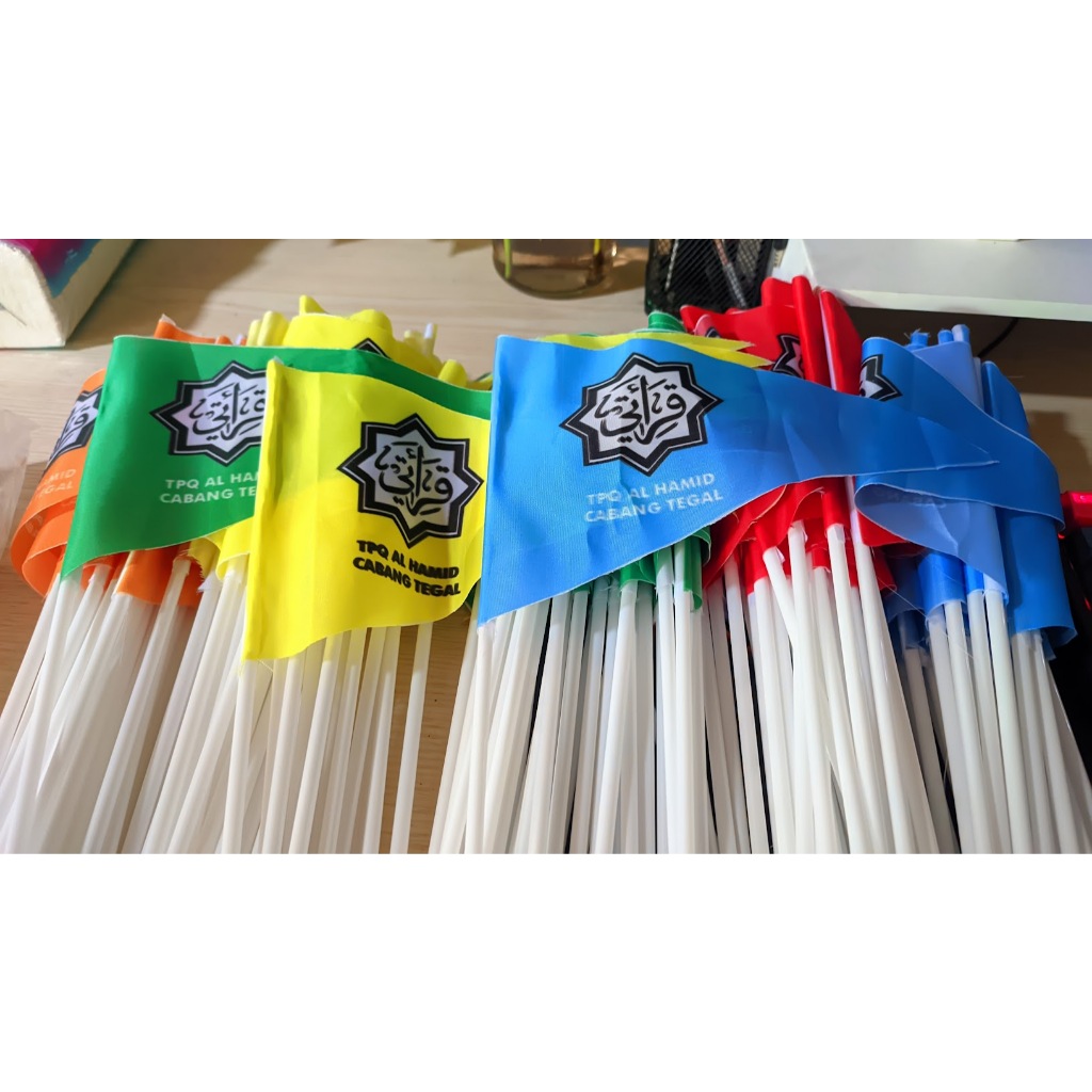 Kain Bendera Qiraati Kecil Bendera TPQ Bendera MMQ Bendera Tangan Custom Logo dan Nama