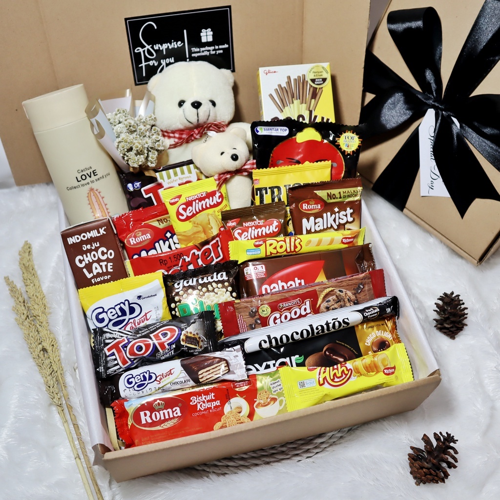 

Hampers Snack Ultah | Kado Wisuda | Hadiah Cowo Cewe | Souvenir Ulang Tahun