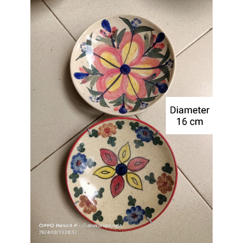 2 piring keramik lukis motif untuk dekorasi hiasan dinding2 piring keramik lukis motif untuk dekoras