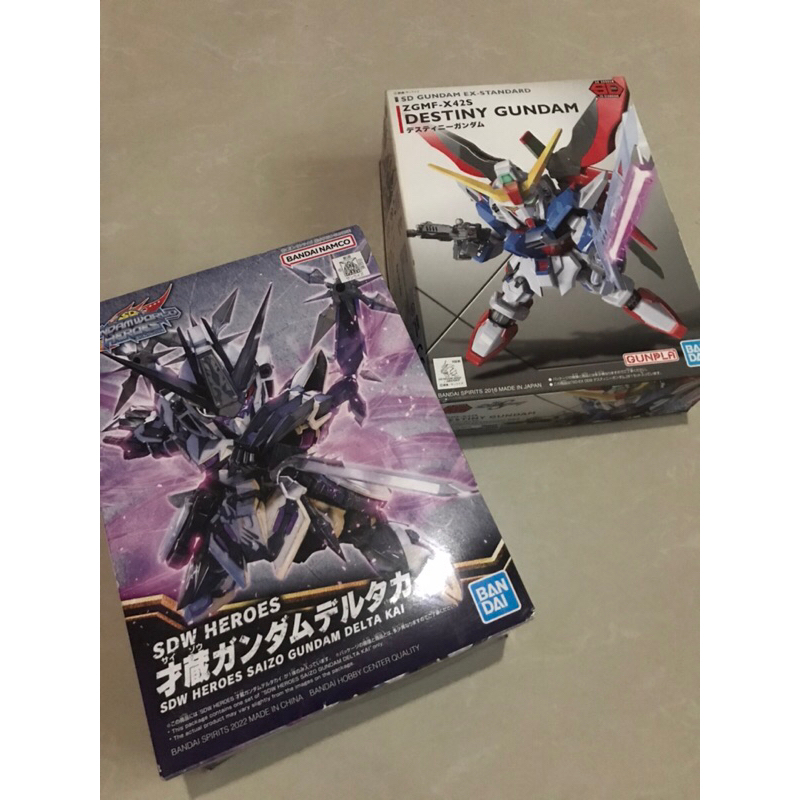 SOLD. Gundam mini figures, baru sempat bongkar sekali belum dilanjutin lagi. Bought sency & gallerie