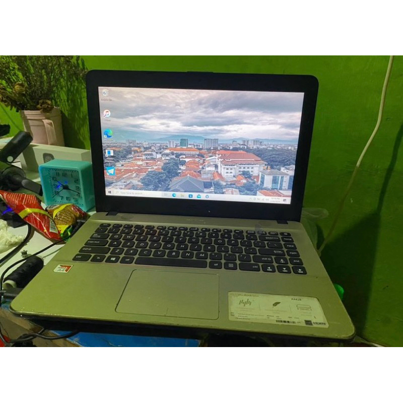laptop Asus vivobook x441b amd4