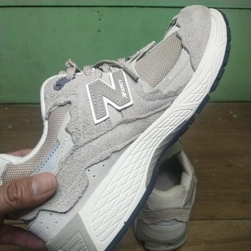 Sepatu Second NB 2002R