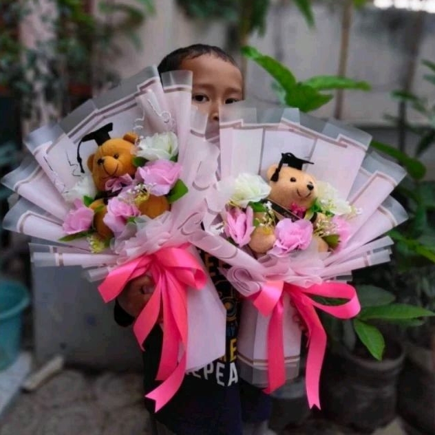 BUCKET BUNGA KADO CEWE KADO WISUDA ANAK TK/SD/SMP/SMA/ gift graduation hadiah wisuda ultah engagemen