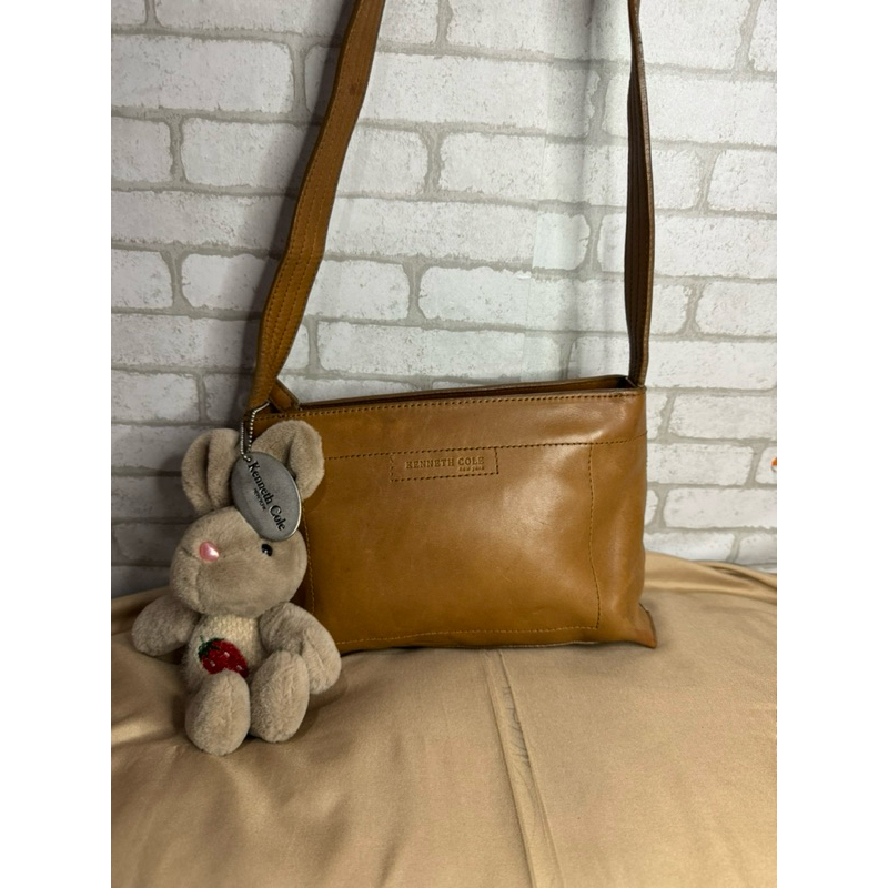 Sling bag Kenneth Cole preloved