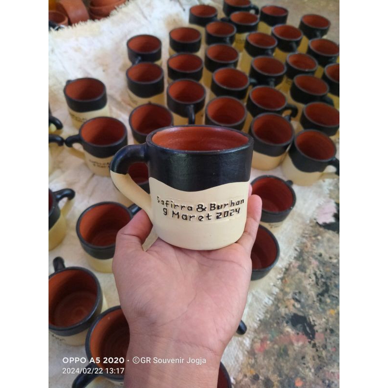 Souvenir Gelas Cream Hitam