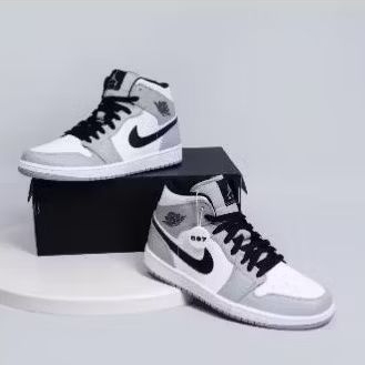 Air Jordan 1 Mid Light Smoke Grey