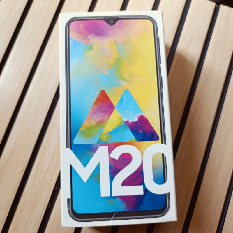 kotak handphone Samsung M20