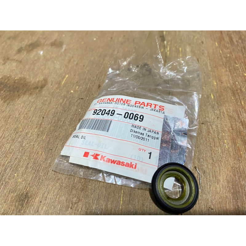 Seal monoshock harga satuan KLX D tracker 150 92049-0069 original kawasaki