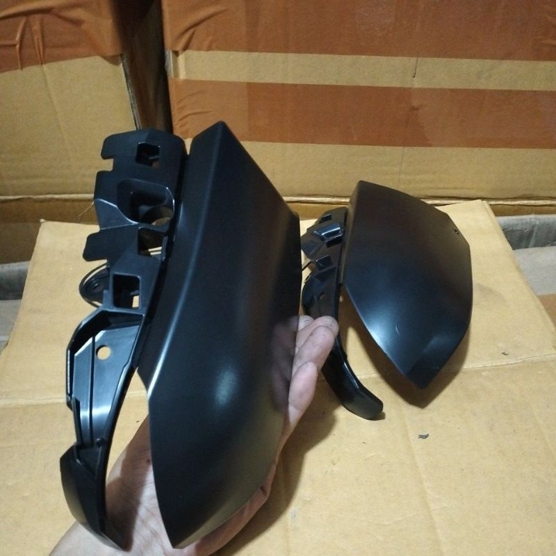 Cover bawah spion Toyota Sienta sisi kanan