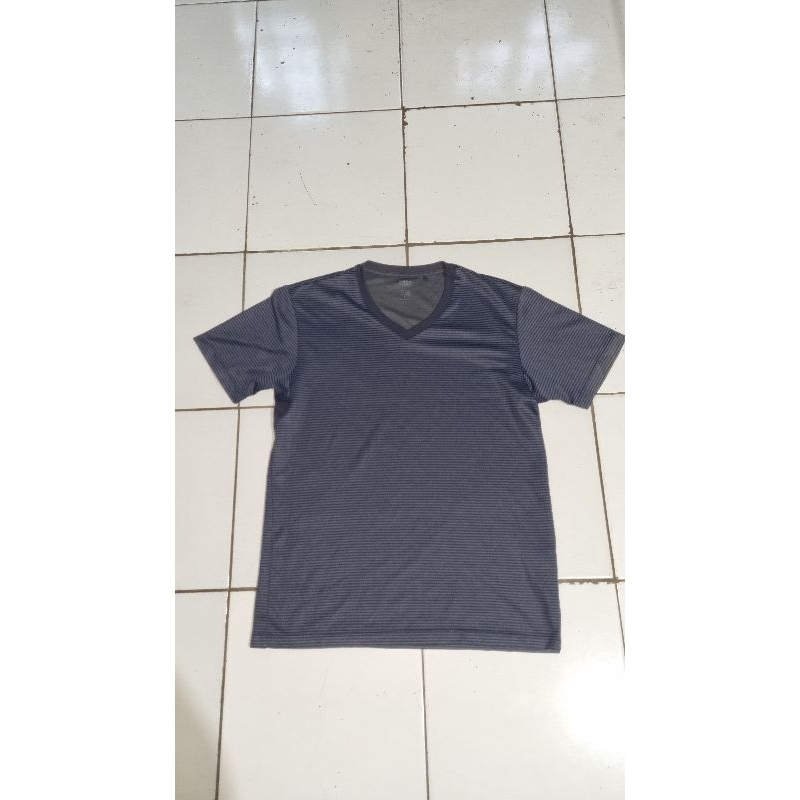 Kaos Vneck Uniqlo Dry Ex