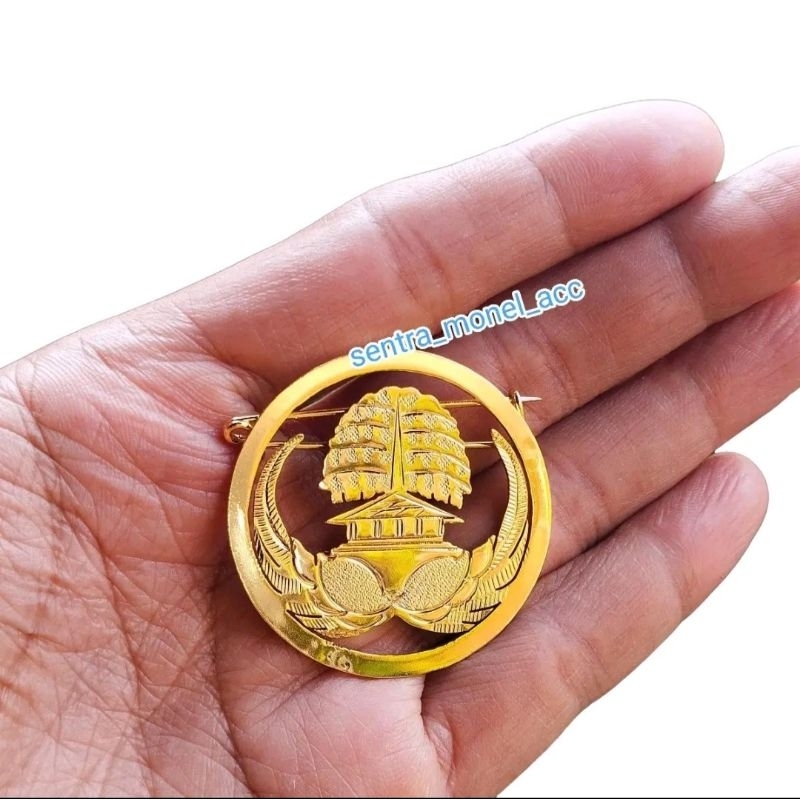 Bros korpri bingkai lingkaran / logo korpri lingkaran / pin korpri lapis emas
