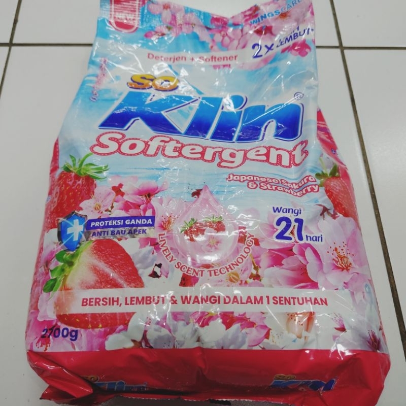 Soklin Detergen Bubuk Japanese Sakura & Strawberry 2,7 Kg