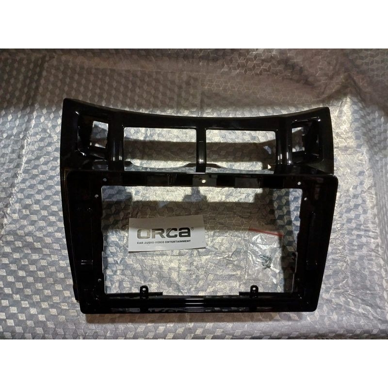 Frame head unit tv mobil android 9 inch mobil yaris hitam 2006-2013 hitam glossy merek orca free bau