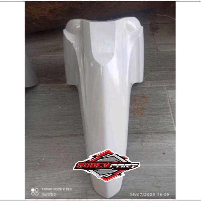 slebor spakbor depan revo lama slebor tengah revo lama revo lancip warna putih