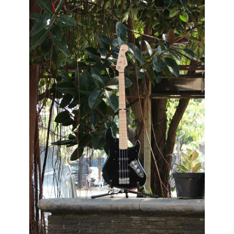 GITAR BASS ELEKTRIK FENDER JAZZ BASS (HITAM)