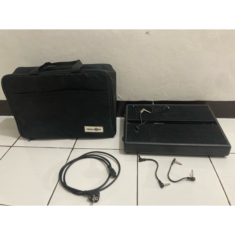 Pedalizer Pedal Board 30x44 + Caline Power Supply CP-02 6 outputs