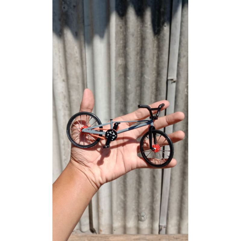 Miniatur Balap Onthel/Miniatur BMX Geometri Polygon Razor skala 1:12