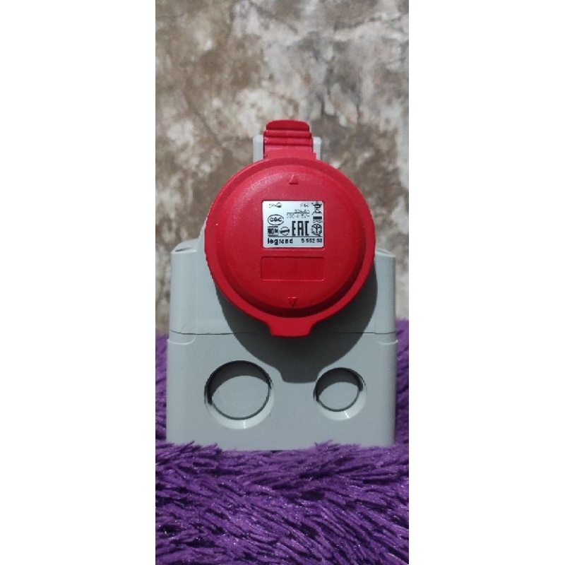 Legrand Stop Kontak 3 phase 4 pin 32 A