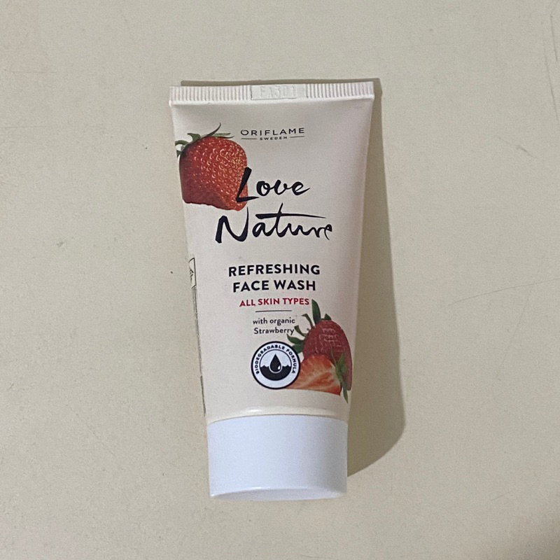 Oriflame Love Nature Refreshing Face Wash with organic Strawberry