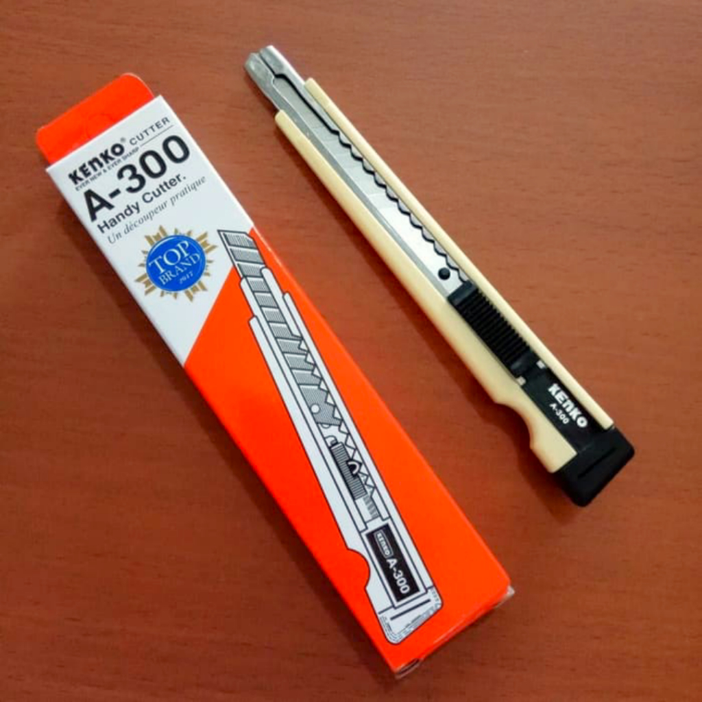 

Cutter KENKO Kecil A-300 dan Isi Cutter A-100 Pisau Blade Serbaguna