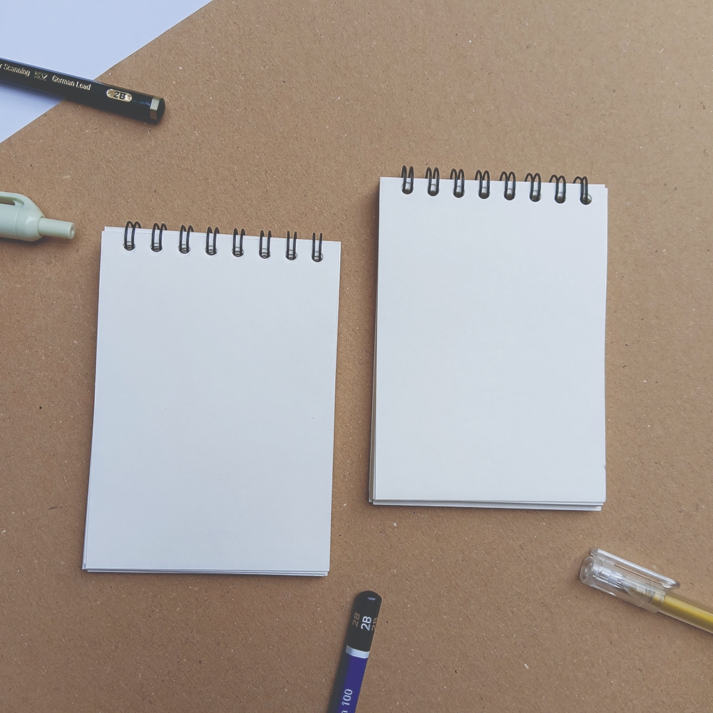 

BUKU SKETSA A7/ SKETCHBOOK / SKETCHBOOK A7 BROWN / SKETCHBOOK GAMBAR CATATAN